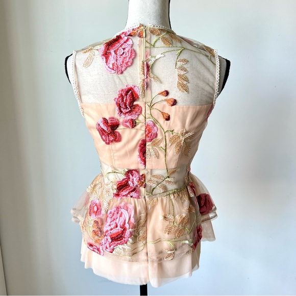 VONE Embroidered Floral Sleeveless Sheer Lelan Peplum Blouse—SZ. 6 - Picture 6 of 16